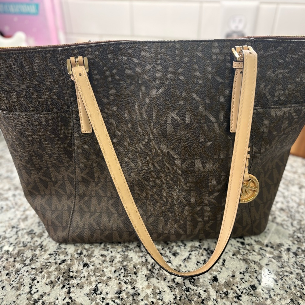 Michael Kors jet setter medium size handbag